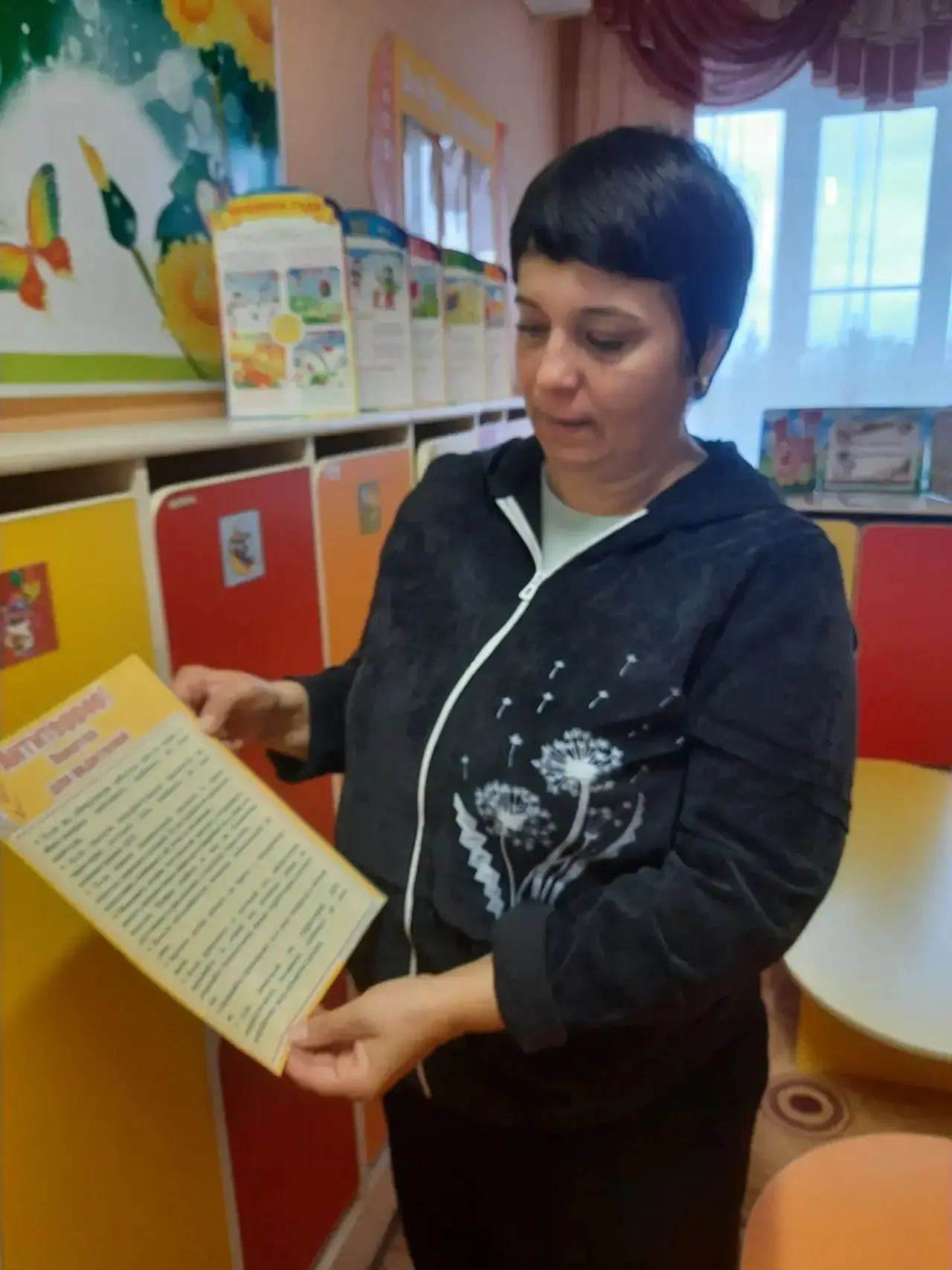 Родители  старшей группы " Веснушки" ознакомились с памятками "Осторожно  терроризм!"