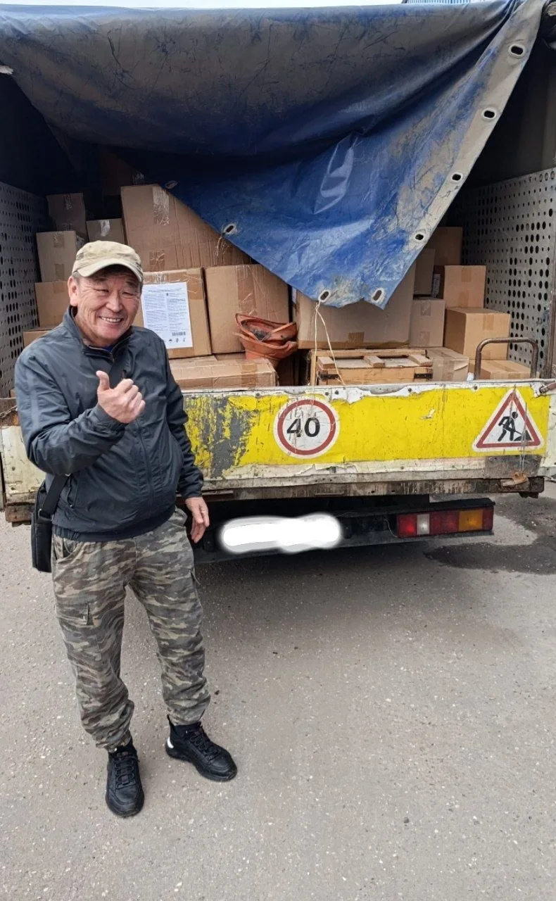 Сегодня отгрузили оставшиеся противогазы, антисептики, комбинезоны, пятикомплектники и шприцы.  Спас
