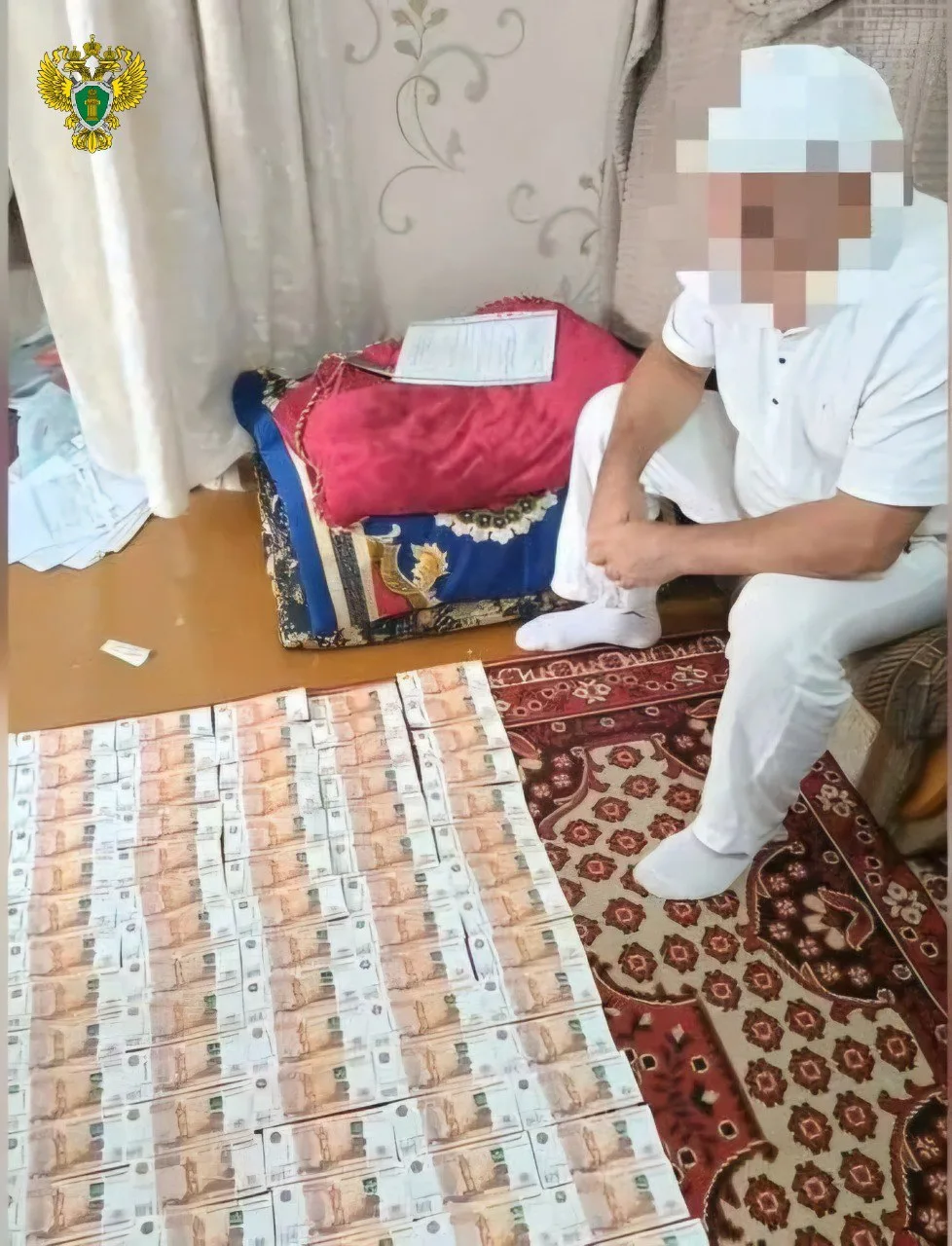 В Пятигорске осудили организатора преступного сообщества, которое легализовывало мигрантов
 
Прокура