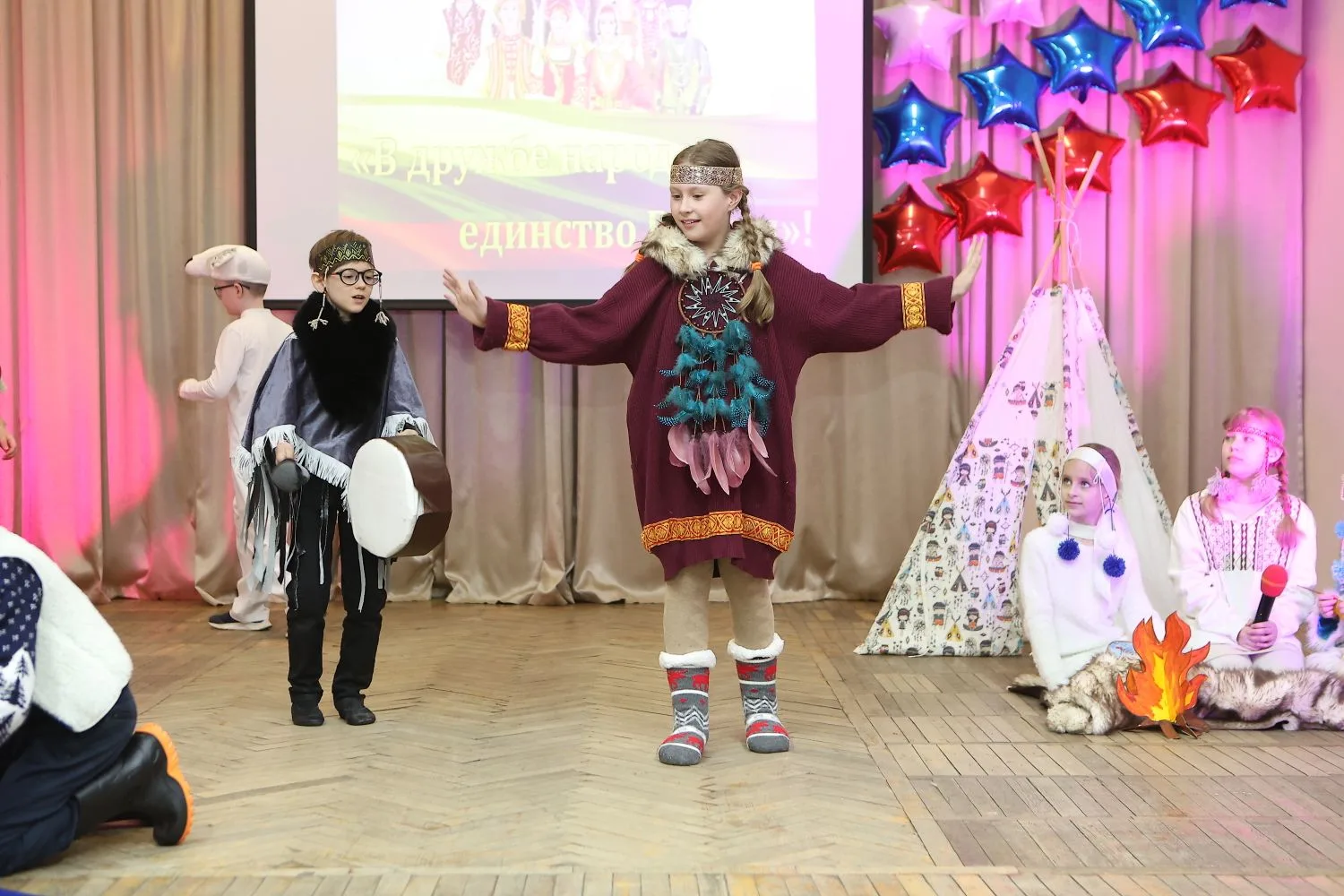🇷🇺  Школьный фестиваль «В дружбе народов — единство России»       В Год единства народов России в шк