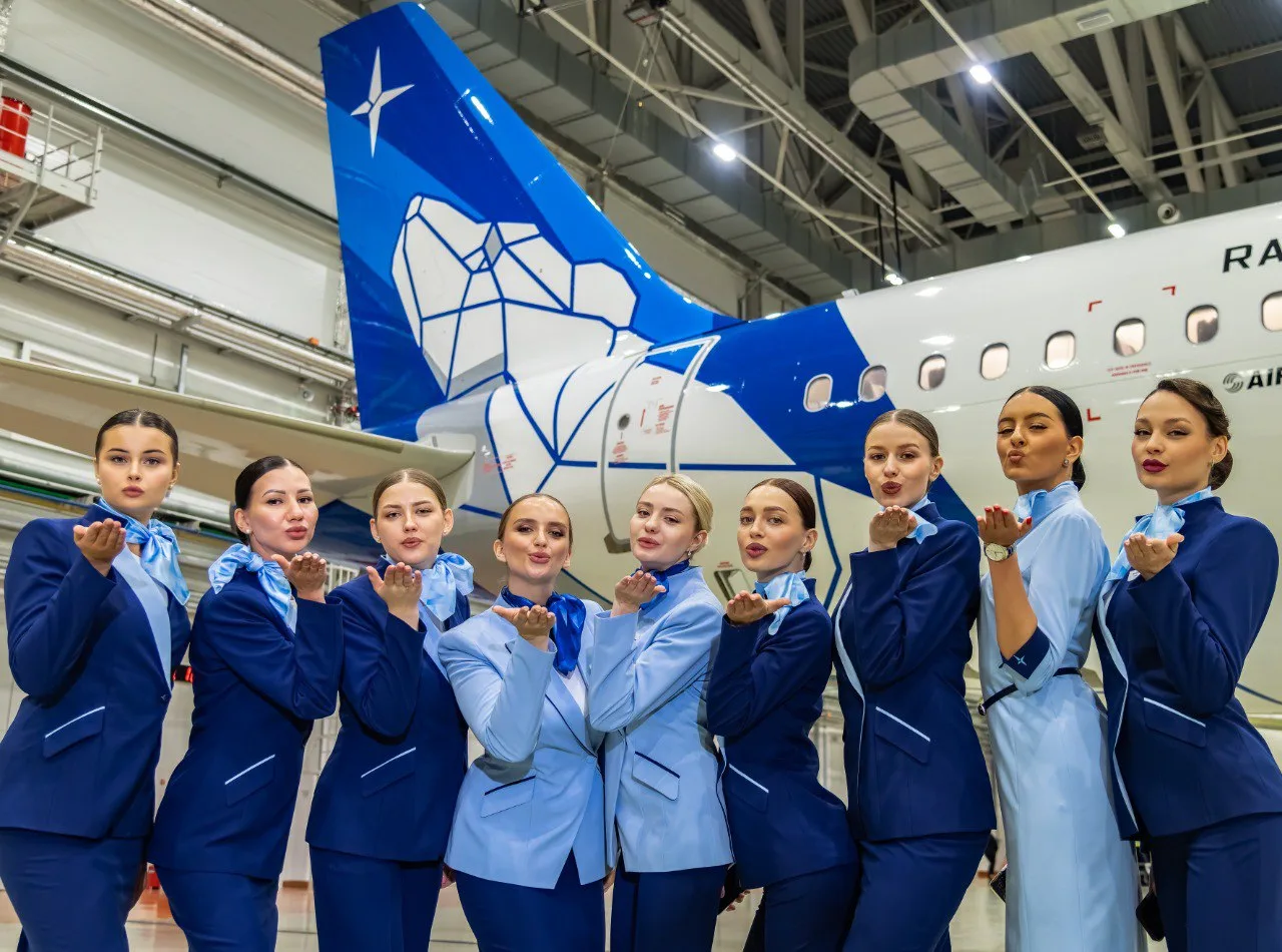 Стиль в небе ✈️  Вчера "превратили" авиационный ангар в арт-объект и устроили грандиозный показ ново
