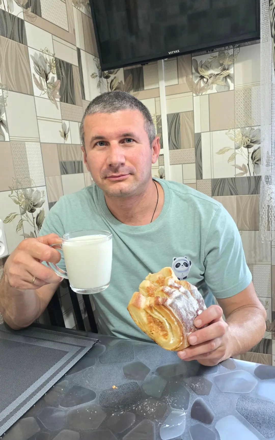Ну всё, по всем телепередачам о здоровье, говорят только одно, не кушайте мучное, иначе...