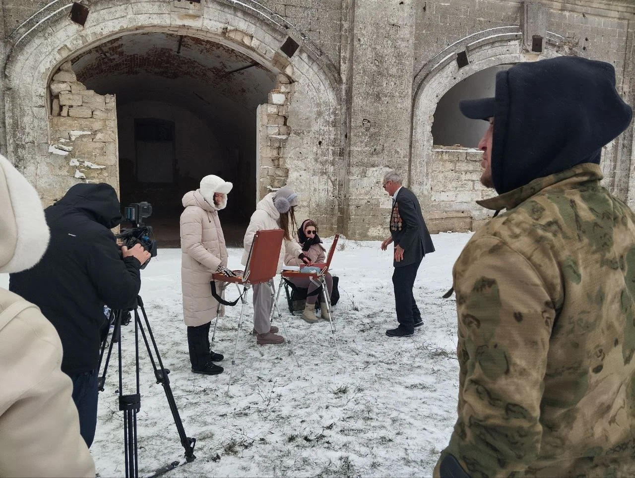 ПЛЕНЭР В КРЕПОСТИ КЕРЧЬ: О ГЕРОИЗМЕ И ИСТОРИЧЕСКОЙ ПАМЯТИ В ТВОРЧЕСТВЕ🎨👩‍🎨🎗  👩‍🎨19 января представит