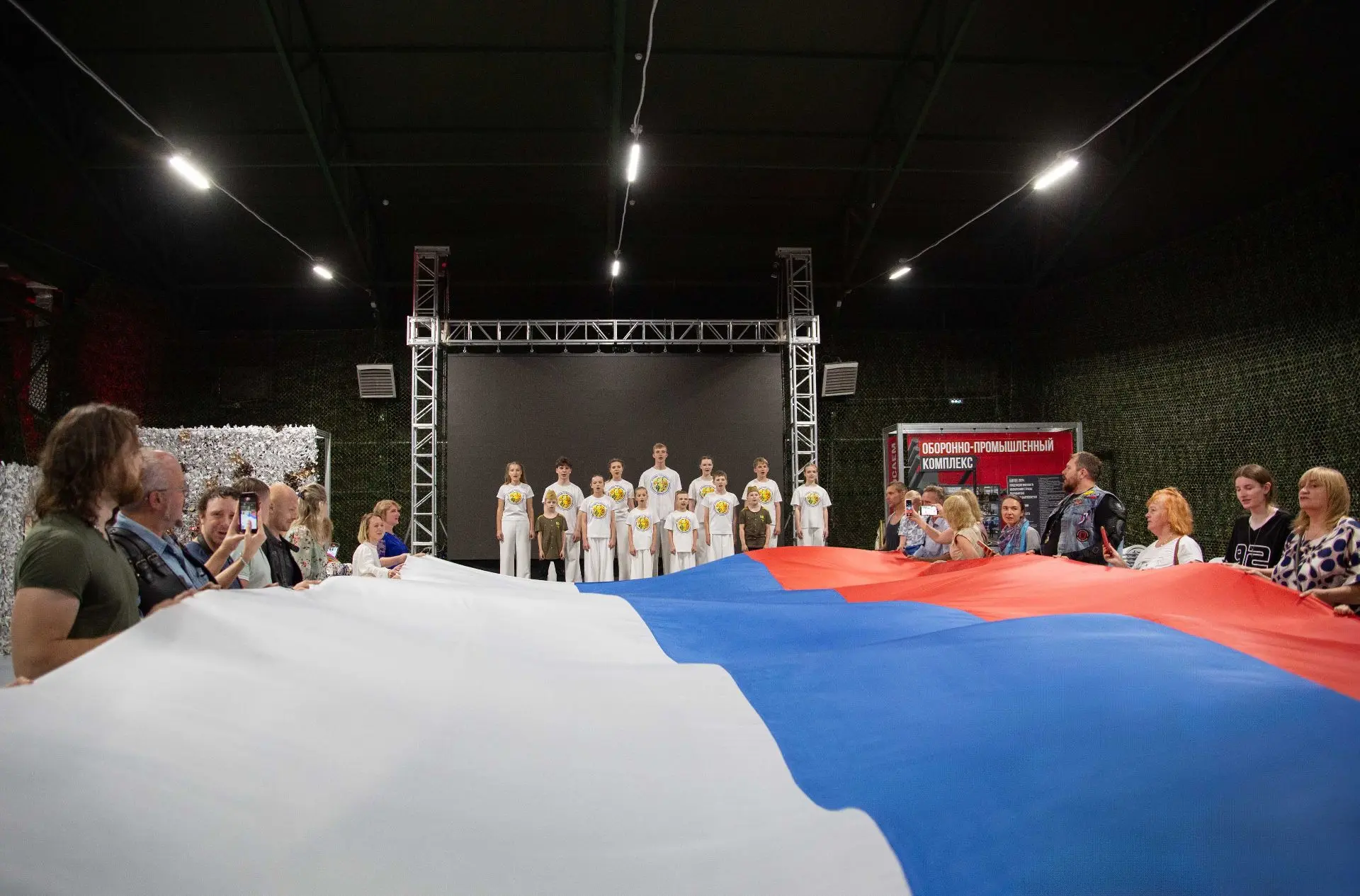 🇷🇺 Огромный триколор развернули в парке «Патриот» Тула в честь Дня России

Здесь прошли праздничны