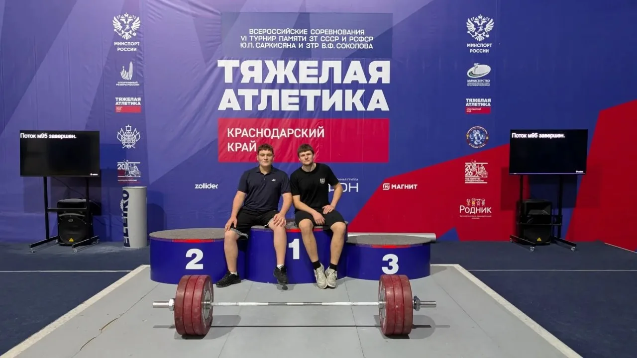 🏋️Учащиеся отделения тяжелой атлетики: Трапезникова Елизавета, Апазаов Руслан и Горбан...