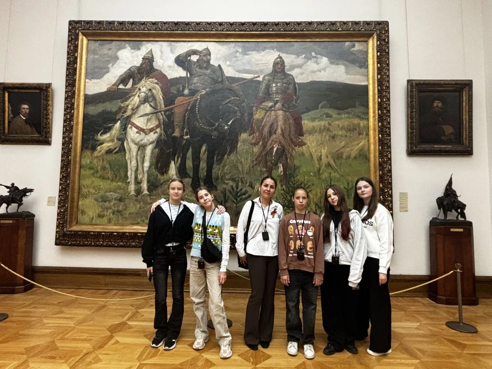 🎨 Ученики 6 «А», 9 «В» и 11 «А» класса посетили Третьяковскую галерею  🏛Ребята из 6 «А», 9 «В» и 11 