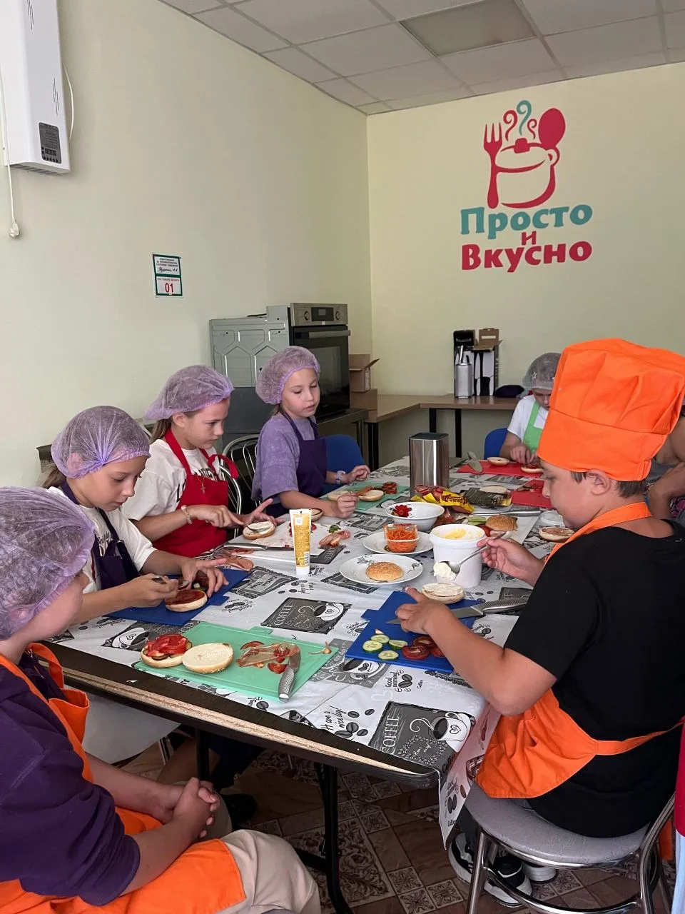 А У НАС ЭКВАТОР! 

Вчера мы перевалили за середину смены "Вкусные истории" детского лагеря "СКАЗКА Л