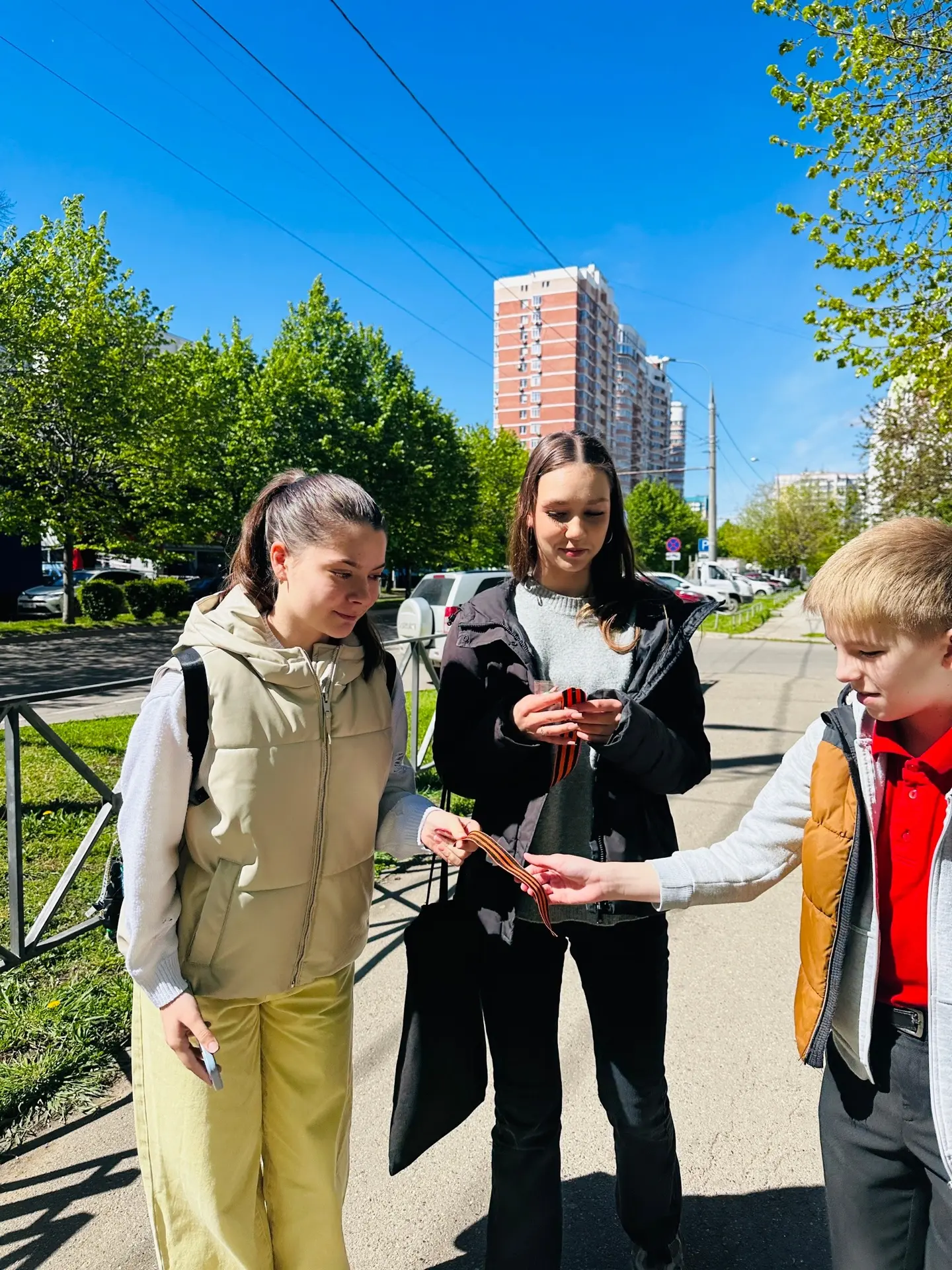 🎗️ Символ памяти и гордости: школа №84 присоединилась к акции «Георгиевская лента»  С 22 апреля по в