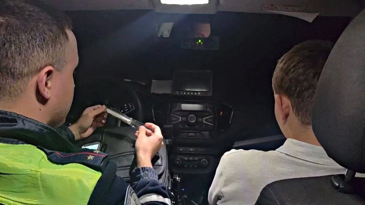 Пьяный 16-летний свердловчанин поехал за матерью и попался автоинспекторам.