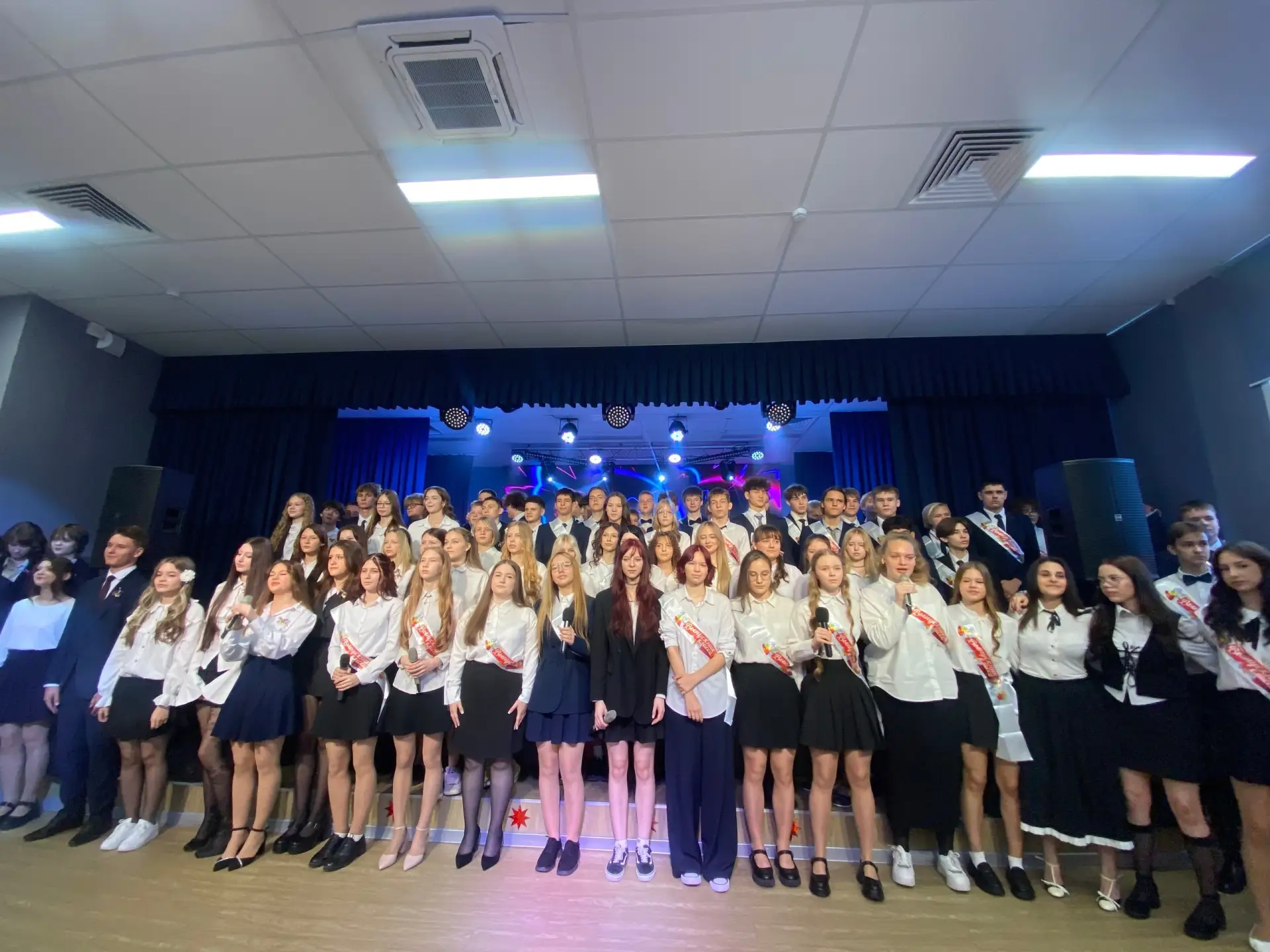 🔔 Выпуск 2026 🔔 

⚡26 мая прозвенел последний звонок для выпускников 9 класса. Девять лет пролетел
