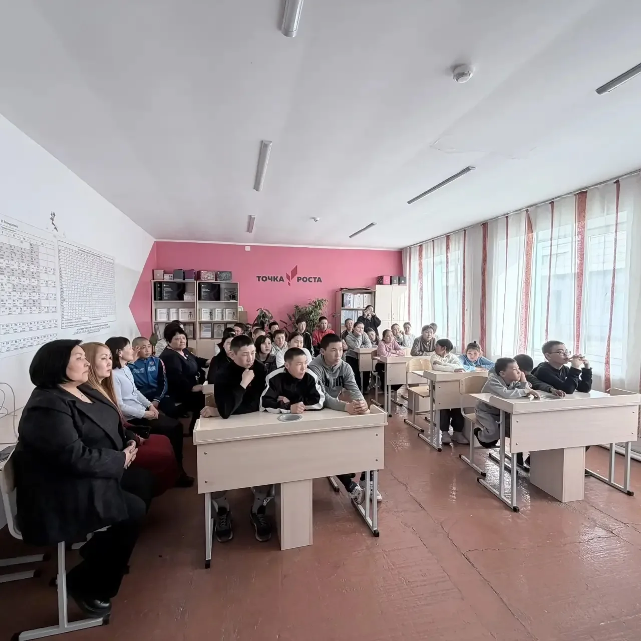 Преподаватели ТувГУ провели цикл профориентационных мероприятий в СОШ с.Саглы. Делегаци...