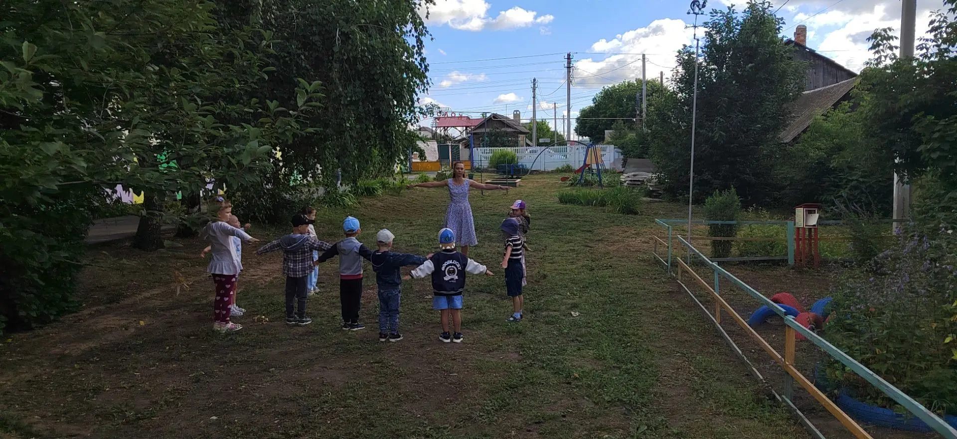 💪☀Утренняя гимнастика в детском саду — это весёлая разминка под музыку, которая помогает детям прос