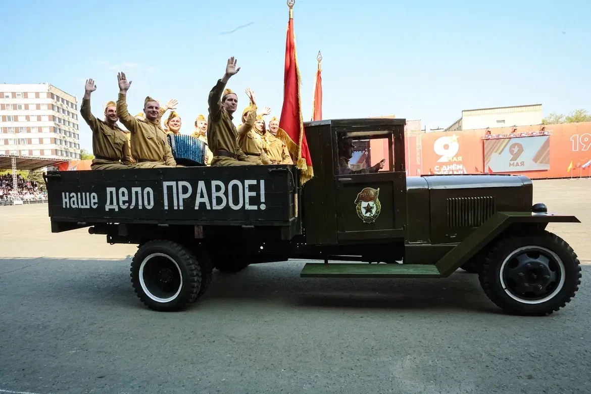 На главной площади Оренбурга прошло торжественное мероприятие в честь 81-й годовщины Победы в Велико