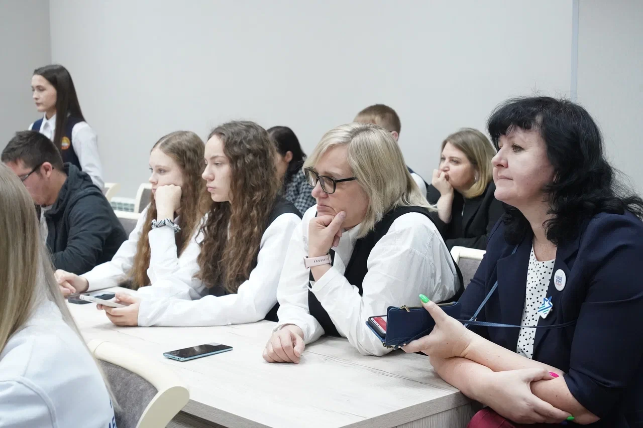На пресс-конференции с журналистами, активистами детских и молодёжных медиацентров обсудили ГИА-2026