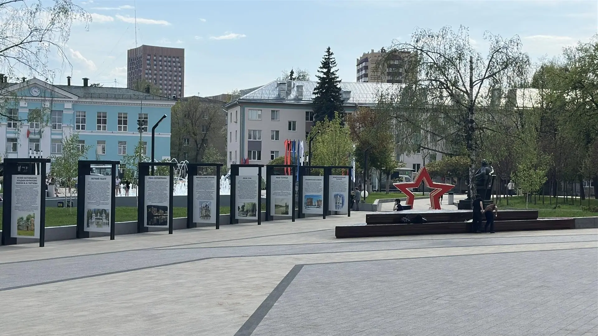 В Пушкино активно готовятся к 9 Мая!   Город украсили более чем 50 инсталляциями. Флаги и символика 