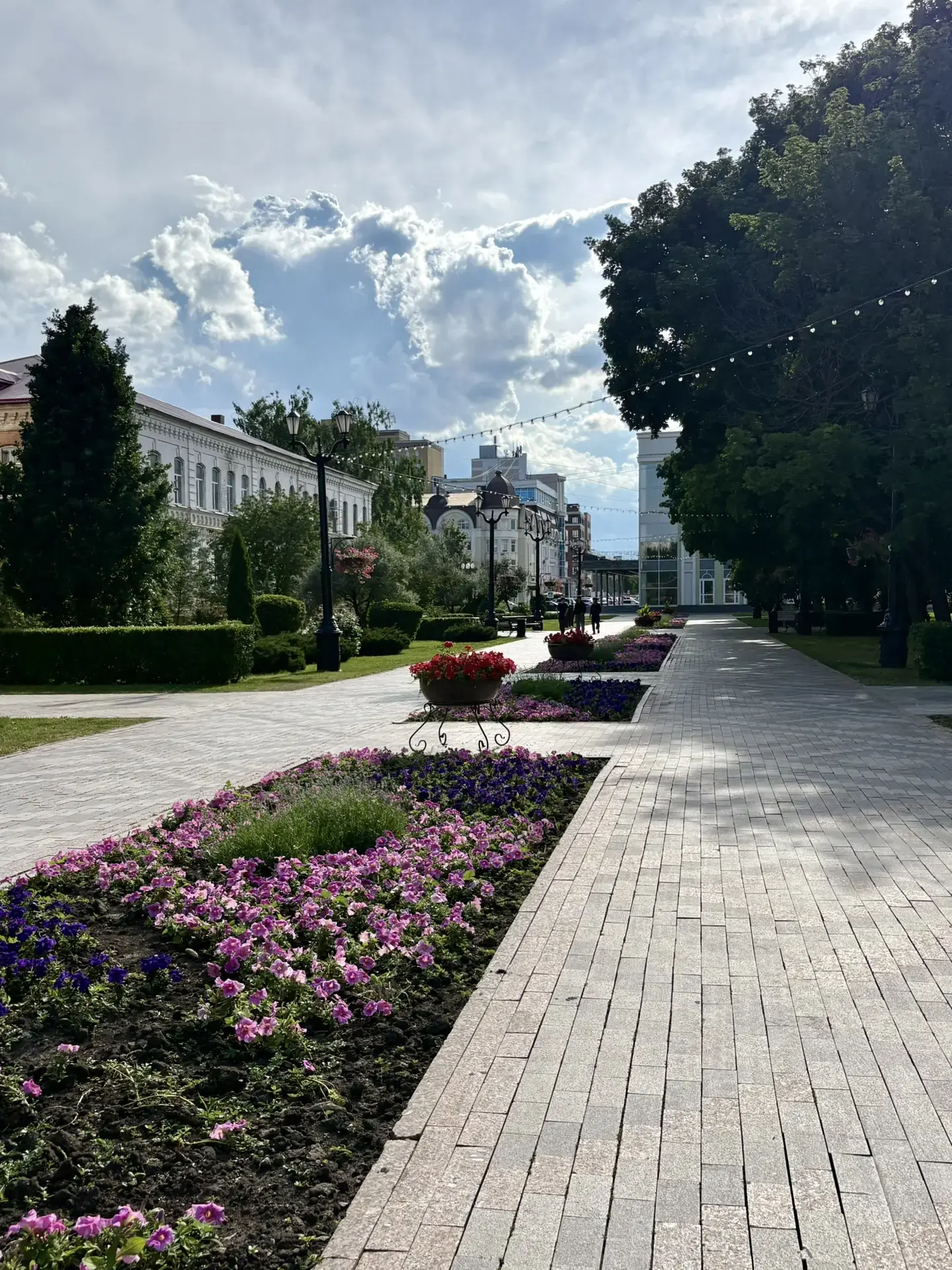 Имя первого тамбовского наместника Гавриила Романовича Державина объединяет в центре Тамбова улицу, 