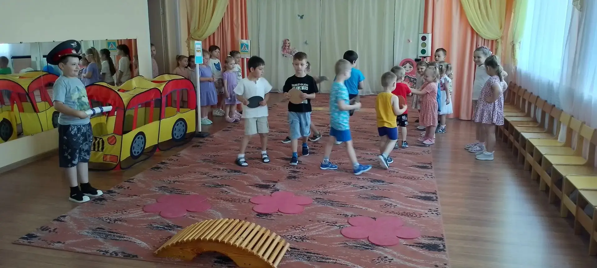 В рамках дня дорожной безопасности в нашем детском саду прошел тематический день посвященный этой те