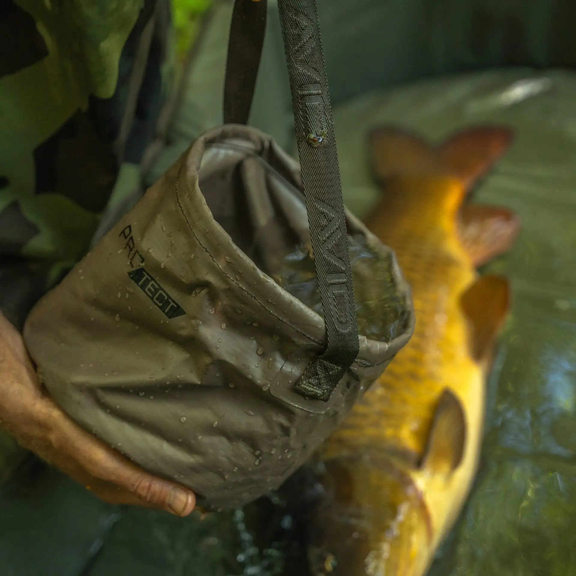 Складное ведро для воды Avid Carp PRO-Tect.