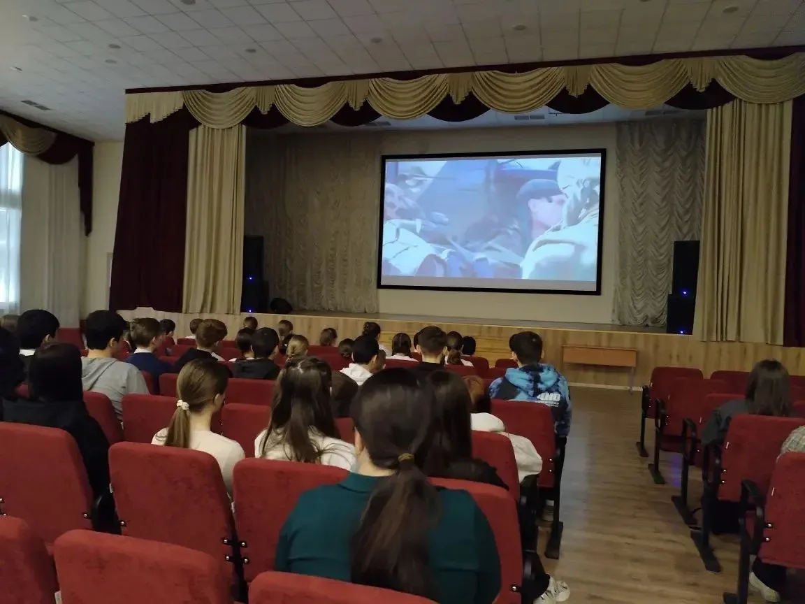 Урок памяти и гордости в 20-й школе🇷🇺  Сегодня в нашей школе для учеников 8-х классов состоялся особ