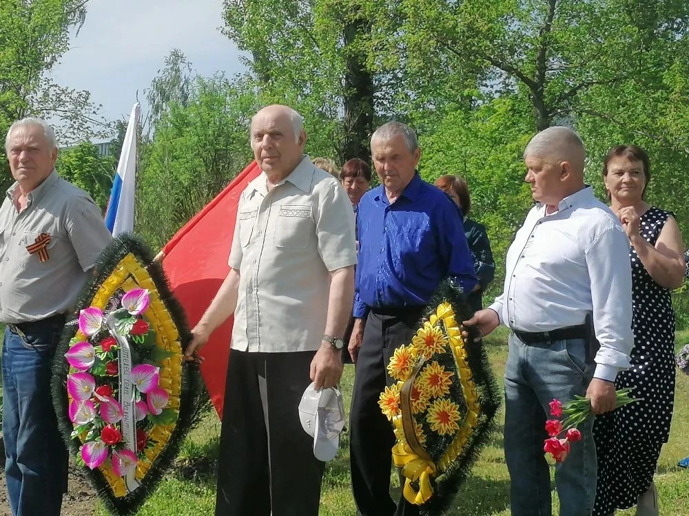 Тожественная церемония возложения цветов и венков "Памяти павших будьте достойны" посвя...