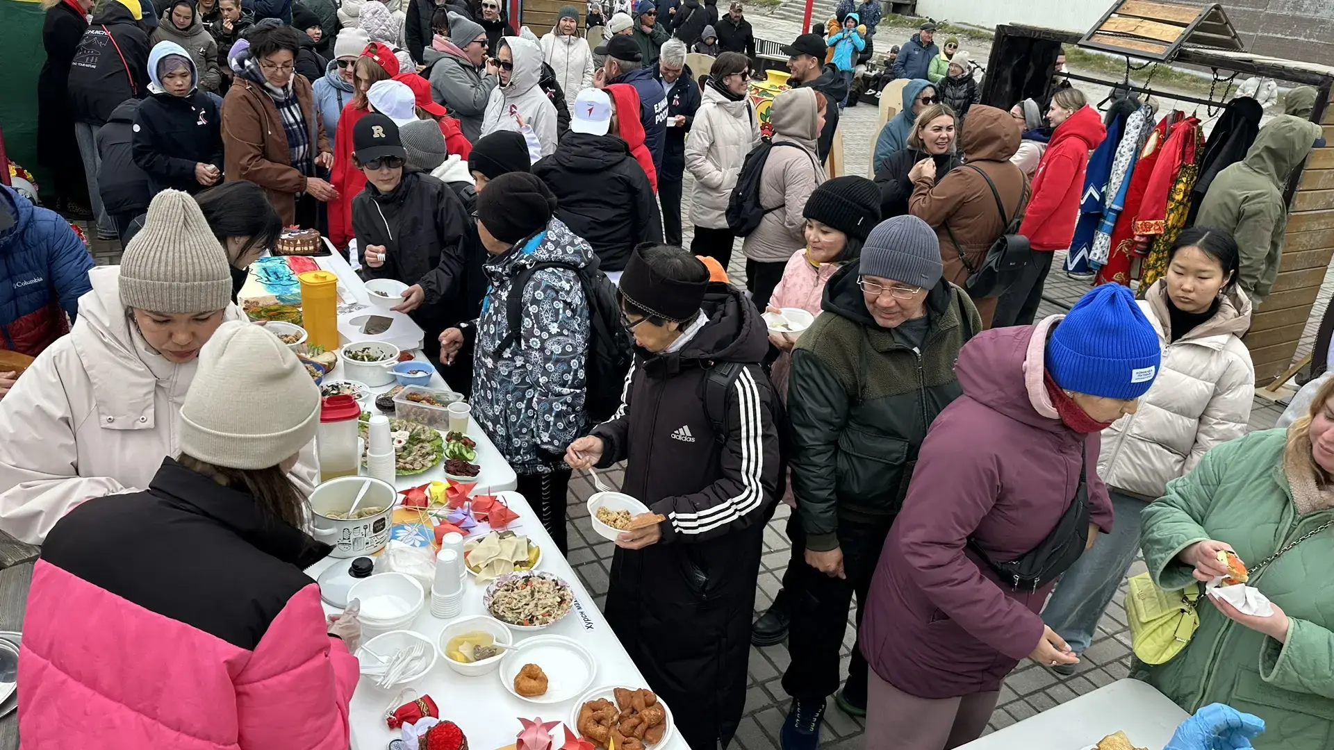 В День России в Провидения с размахом прошел традиционный «СамоварФест» — главное событие праздника.