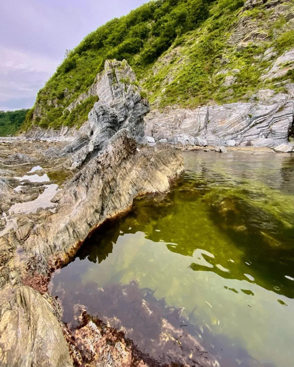 💧  Бухта Отрада, Находка
#ПриморскийКрай
📌 Отличается спокойной водой и более «камерной» атмосферо