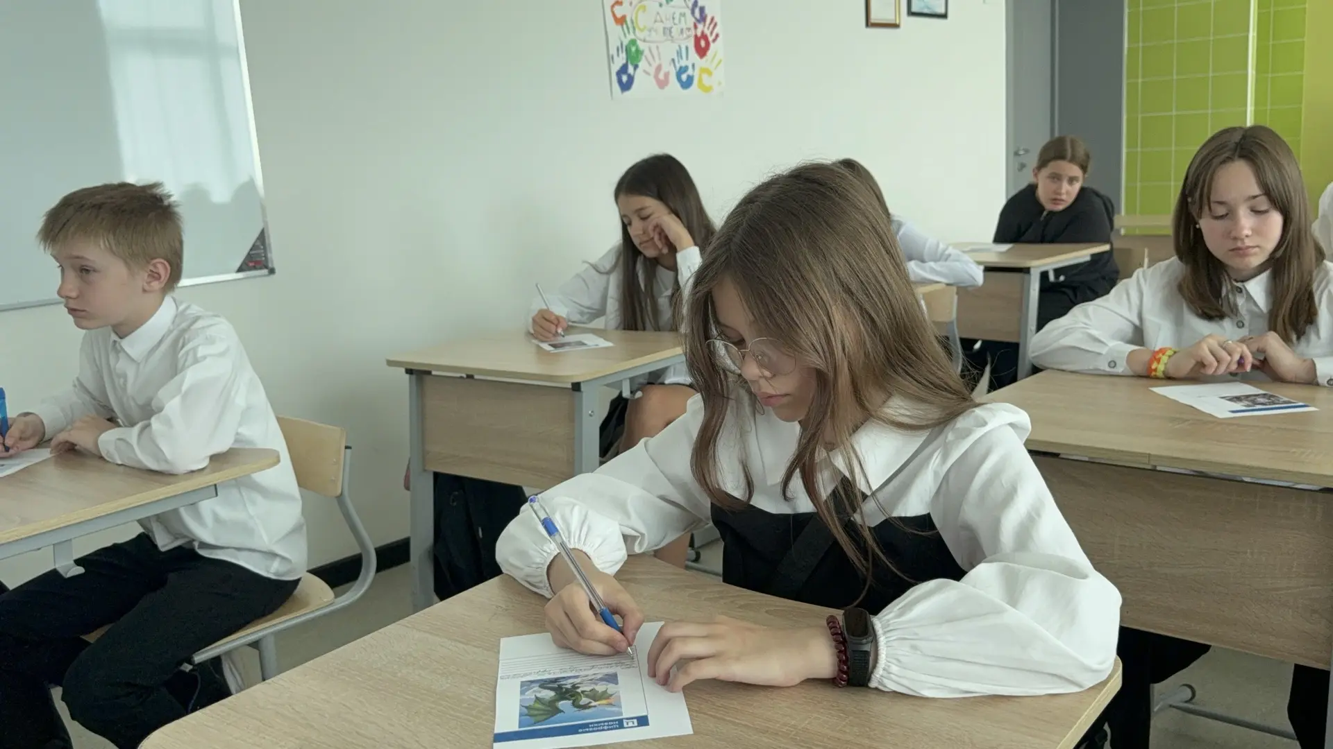 📢 В школах Подмосковья стартует «Киберурок» – новый курс цифровой грамотности  С 1 сентября 2026 год
