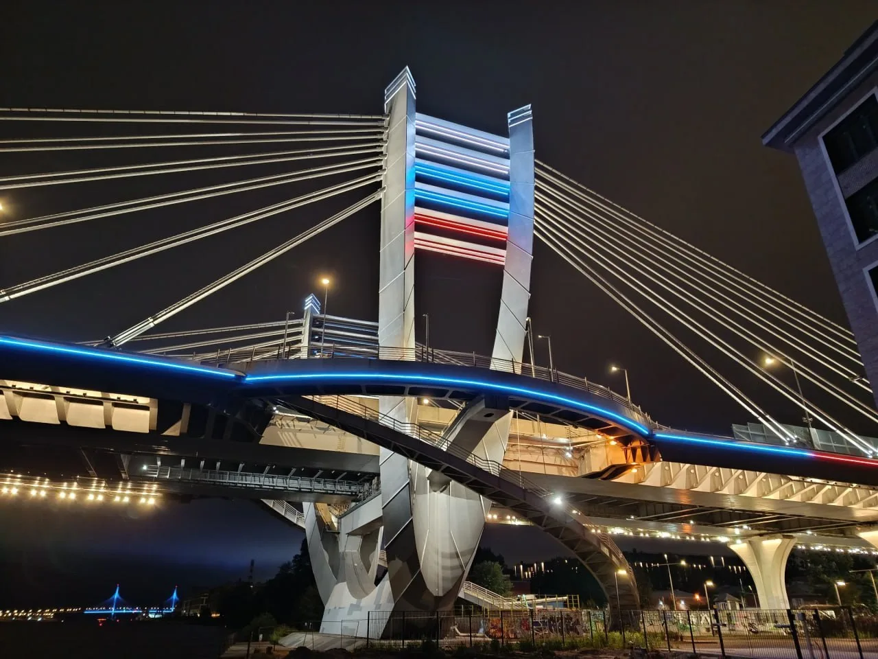 Три моста Петербурга окрасятся в триколор в День флага