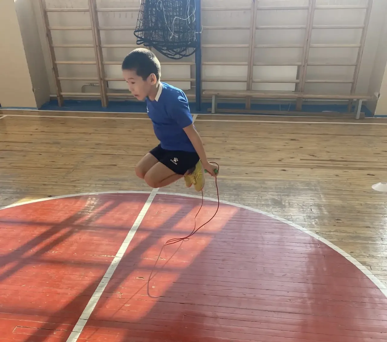 В рамках проекта «Футбол в школе» ⚽️в нашей школе с большим успехом прошла увлекательная спортивная 