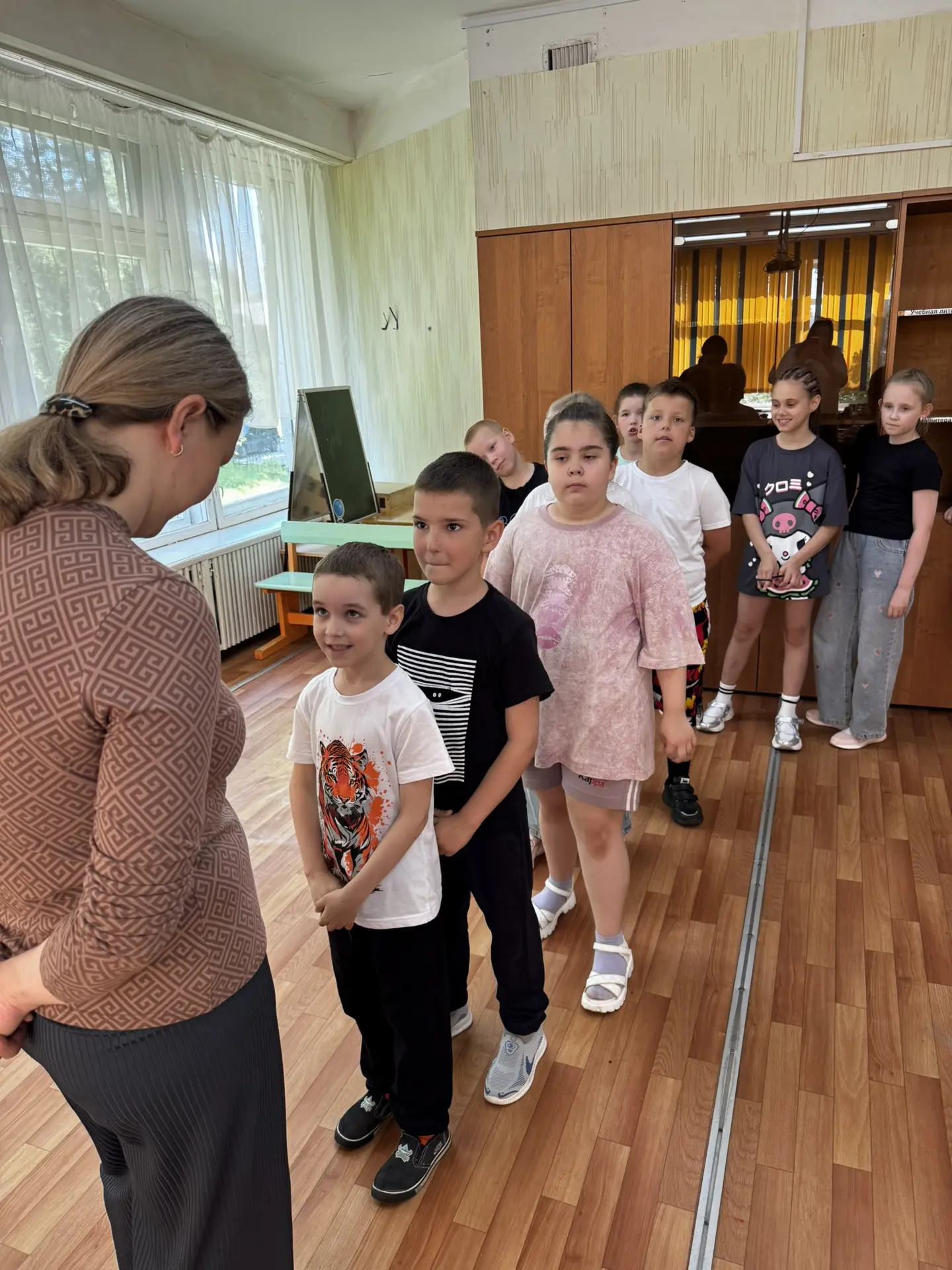 📚✨ В нашем ДОЛ сейчас проходит кружок «Всезнайка»! ✨📚

Татьяна Николаевна проводит с ребятами позн
