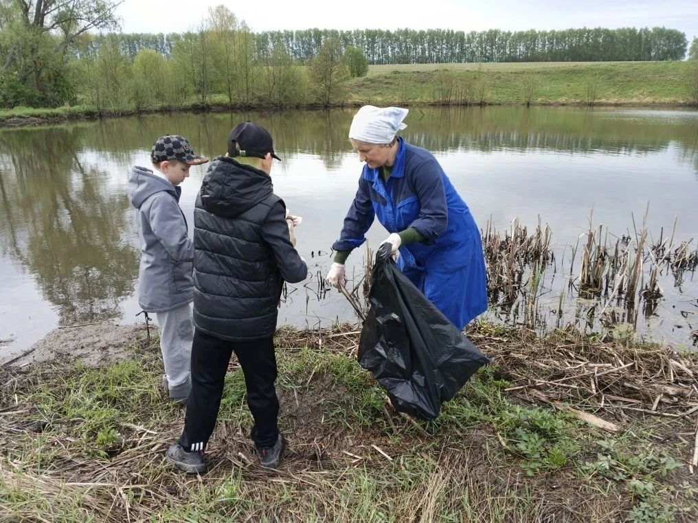 13 мая учащиеся и учителя школы приняли участие во Всероссийской акции "Вода России". В...