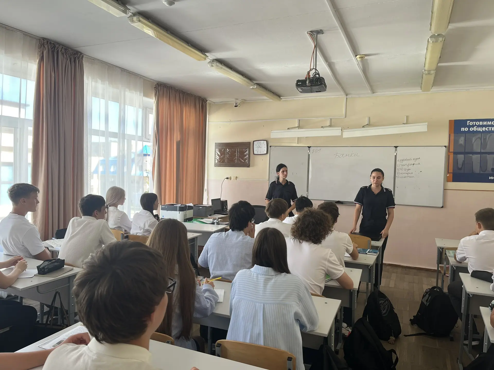 Сотрудники полиции провели правовой ликбез под названием «Мы знаем — мы выбираем»для уч...