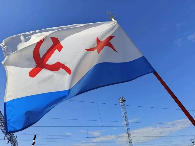 С праздником, родные! 😎