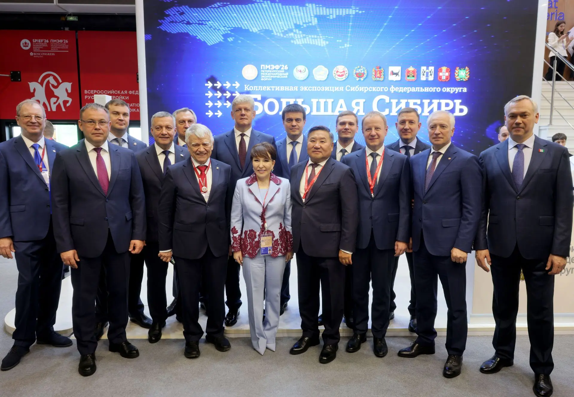 Губернатор Алтайского края Виктор Томенко принял участие в церемонии открытия стенда «Б...