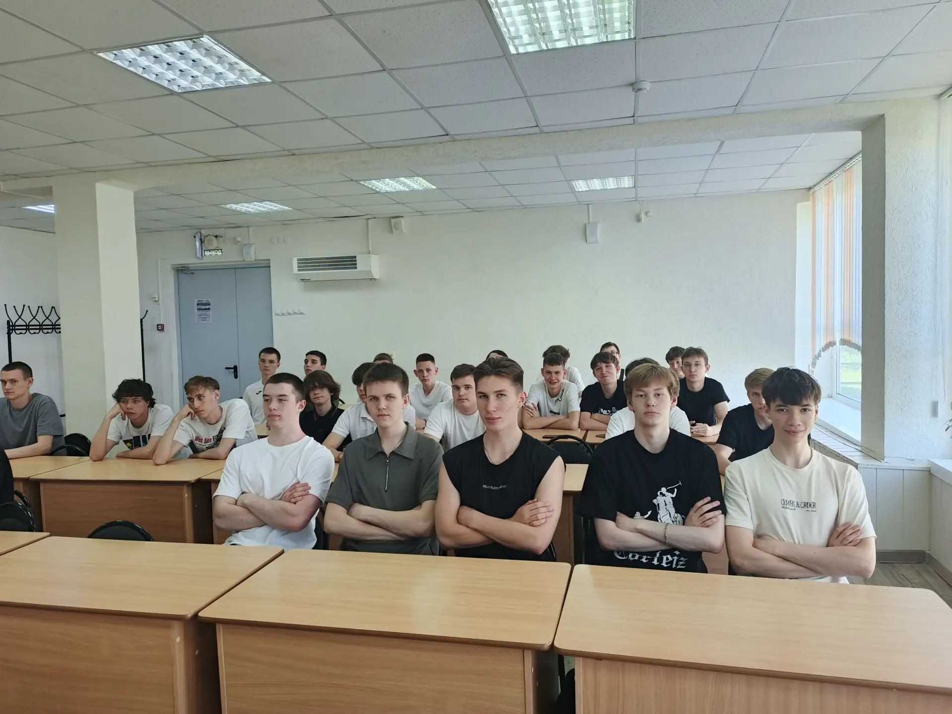 Обратная сторона прогресса 📲  В библиотеке учебного комплекса промышленных технологий ИТ-колледжа со