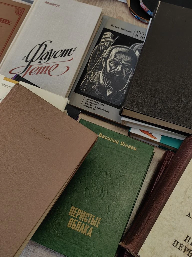 📖«Подари книгу школе»  В течение недели ребята приносили свои любимые книги, и теперь они обретут но