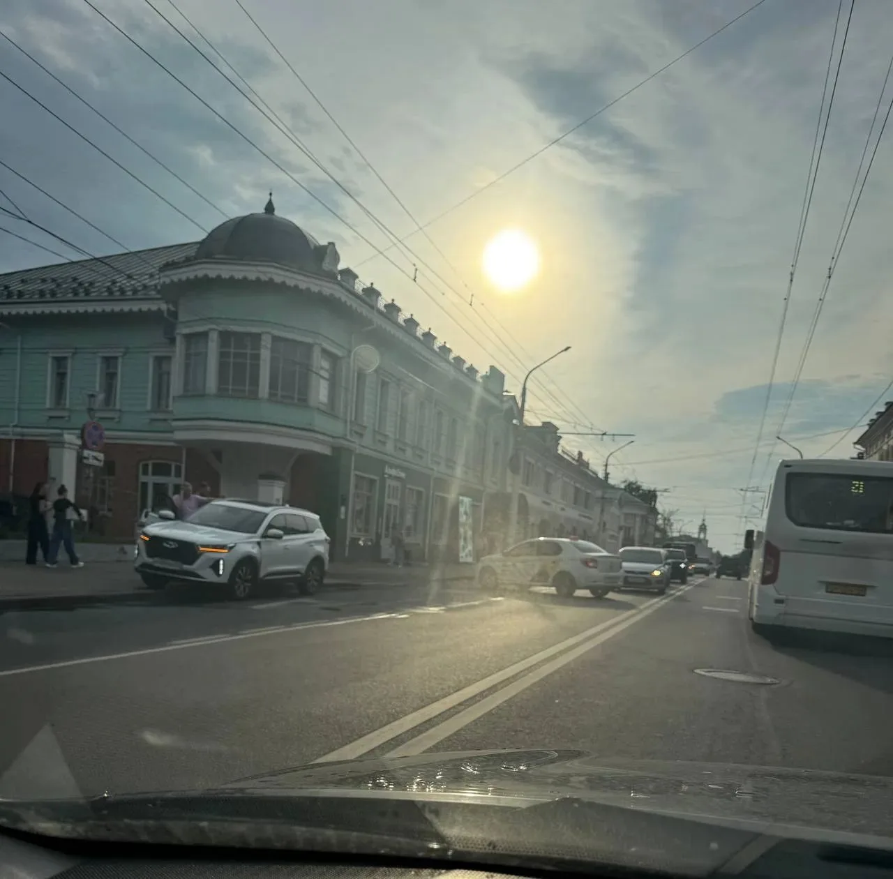 Кажется будет пробка

📍улица Советская (у Варвары)