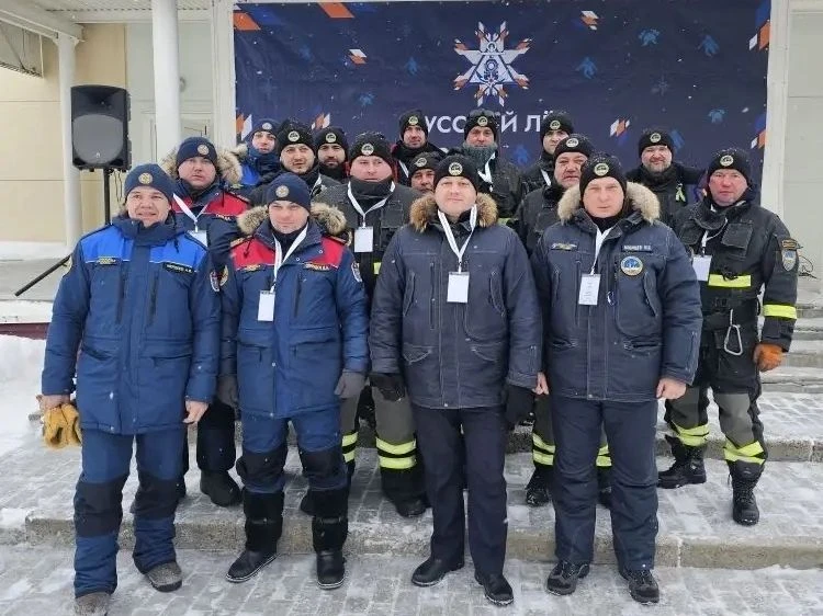 Петербургские спасатели одержали победу на международном фестивале водолазных профессий «Русский лёд