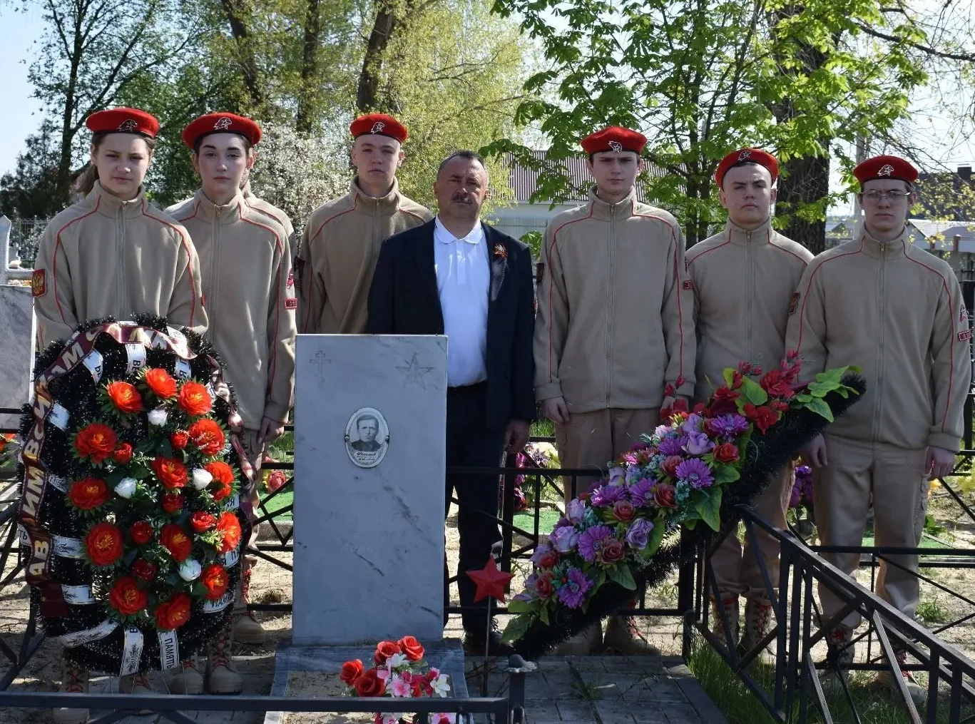 🕯 Память героев — в наших сердцах Ученики Яменской школы, участники Всероссийского молодёжного движе