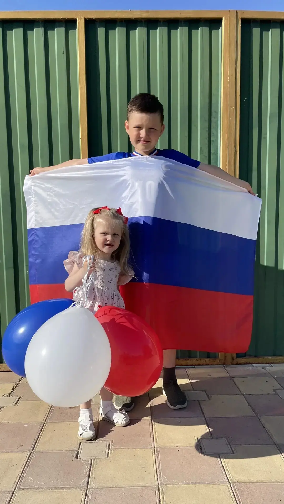 Иванов Тимофей, учащийся 2 «А» класса принял участие в Акции «Флаги России».