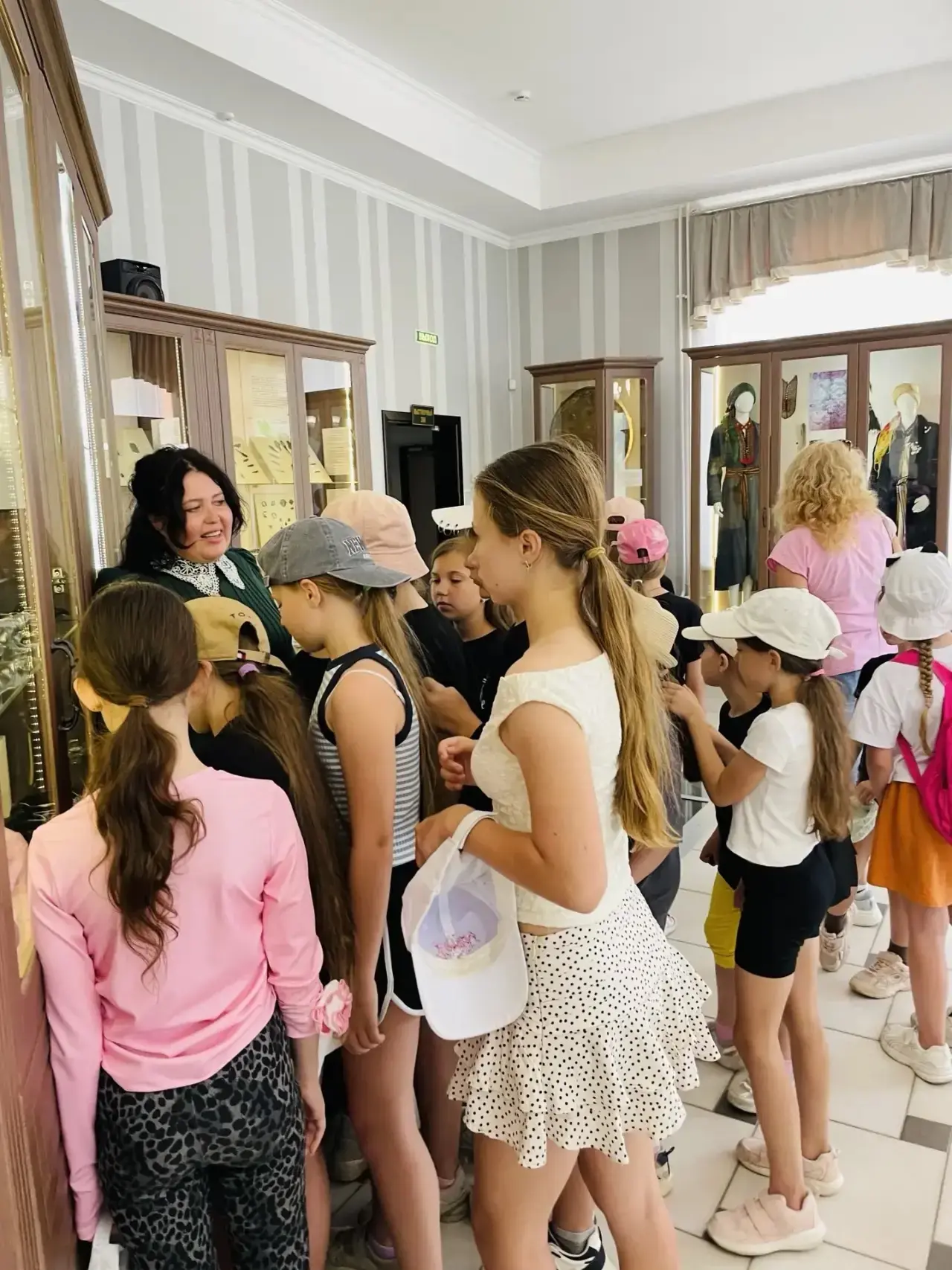 Маленькие "балеринки"😍 

🏛Как вы думаете, откуда на этой неделе были у нас гости в купеческой лавк