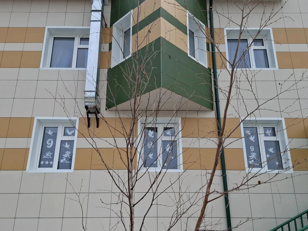 Оскуола оҕолоро "Кыайыы Түннүктэринэн" Улуу Кыайыыны көрсөллөр