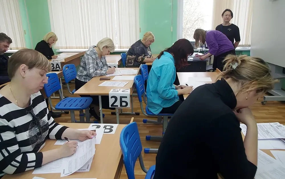 Родители сдали экзамен по русскому языку в формате ЕГЭ  ✒️ Процедура полностью повторила настоящий э