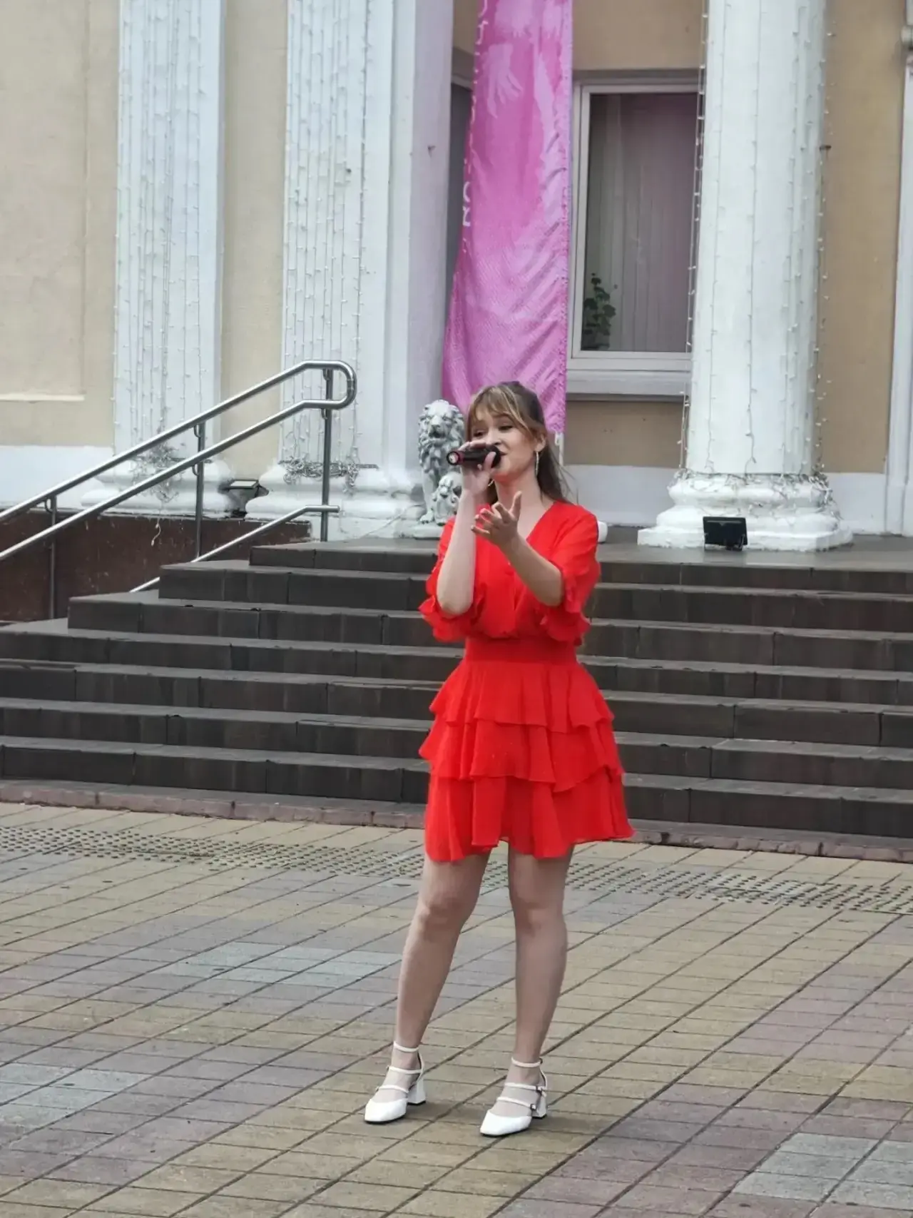 🎤 Наши вокалисты выступили на молодёжном празднике в Хосте

В преддверии Дня молодёжи на площади ДТ