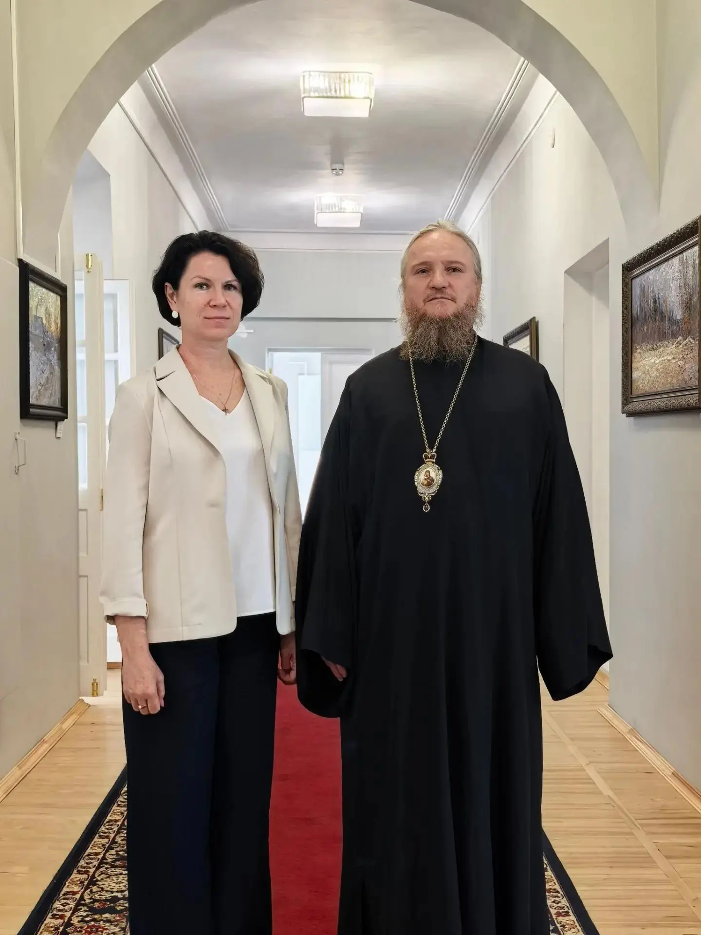 Руководитель Главного управления Елена Лунькова провела встречу с архиепископом Бежецки...