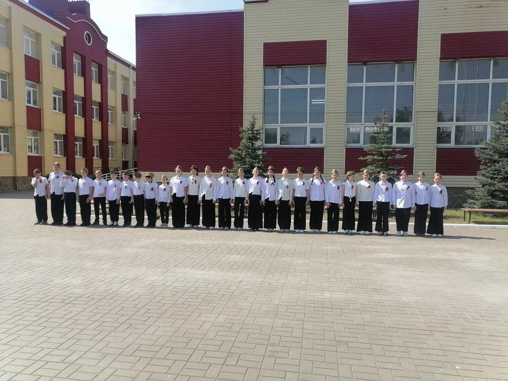 Завершился второй день школьного конкурса- смотра строя и песни «Наследники Победы», посвященного 81