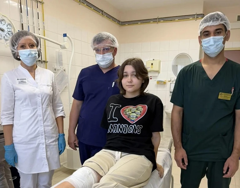 В Нижневартовской окружной клинической детской больнице врачи помогли 14-летней пациент...