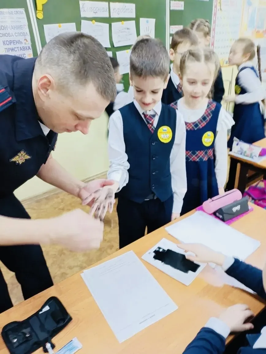 🔬Профориентационная работа в нашей школе 👨‍🔧  Профессия "Эксперт- криминалист"  Очень интересное, по