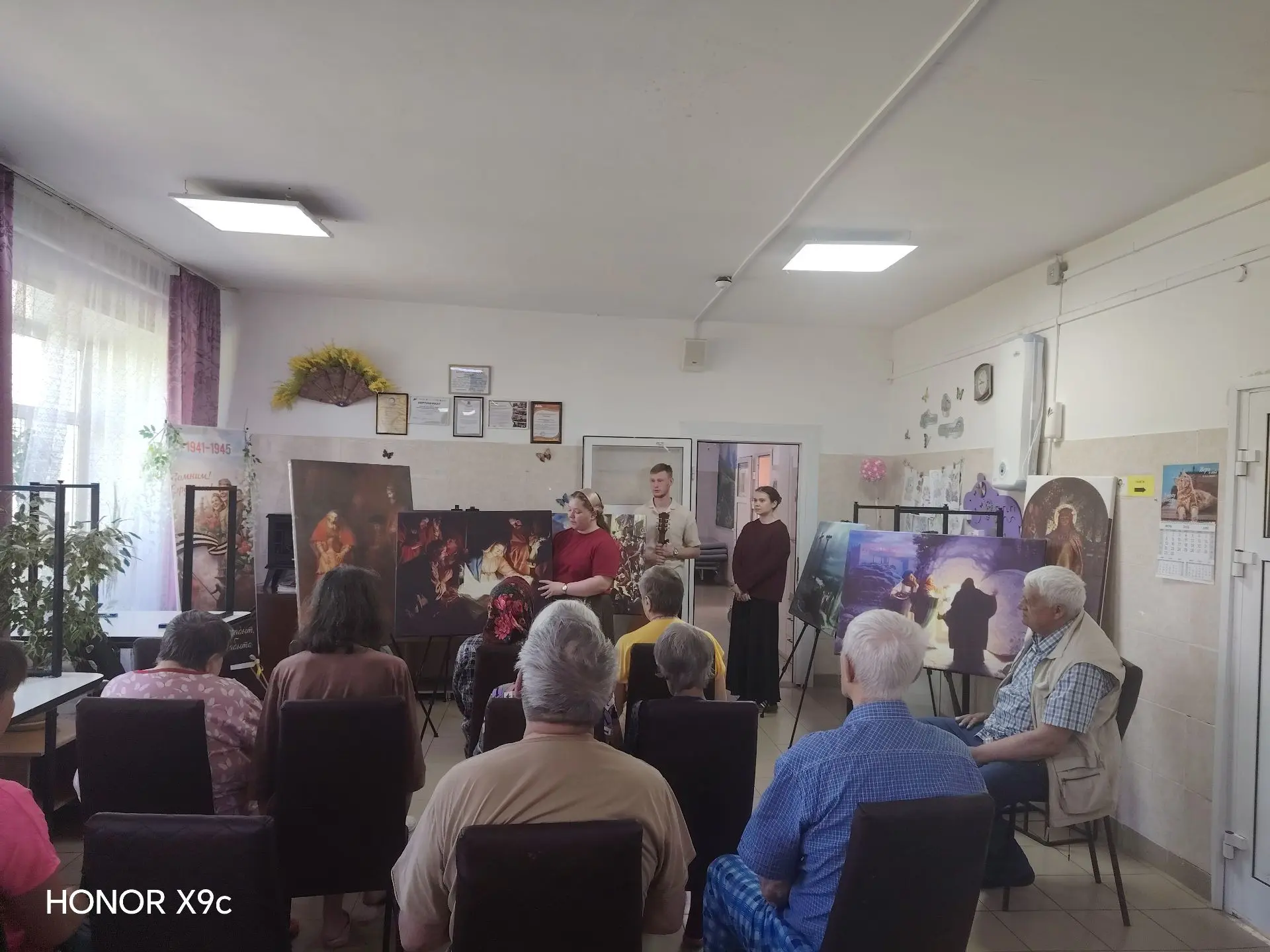 🎨Сегодня в нашем доме  организована встреча с искусством!
У нас прошла потрясающая выездная картинн