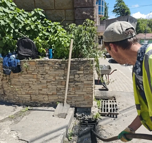 👷‍♂️Специалисты МУП «Водосток» провели работы по очистке ливневых сетей на следующих улицах:

🔵Гра